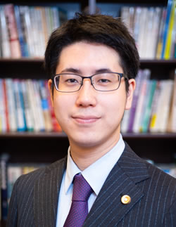 藤原朋弘弁護士の写真